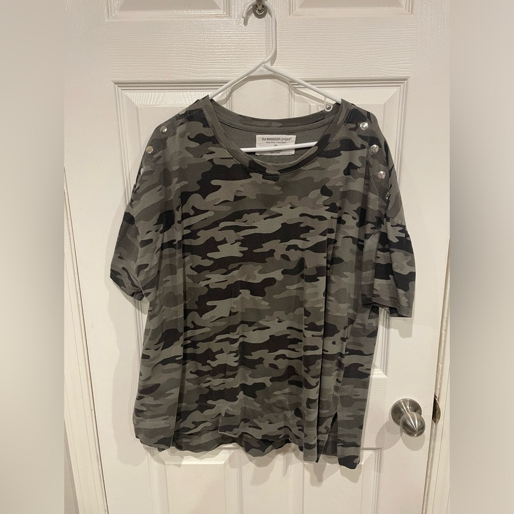 The Sweatshirtt Project 2X camo short sleeve sweatshirt